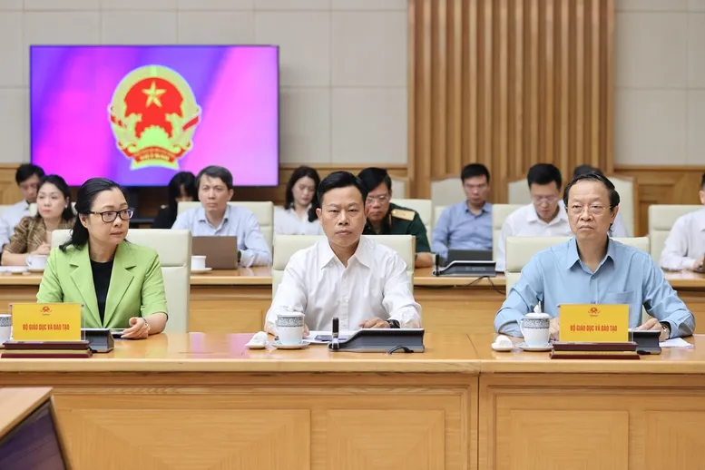 Các Thứ trưởng Bộ GDĐT dự buổi làm việc Các Thứ trưởng Bộ GDĐT dự buổi làm việc